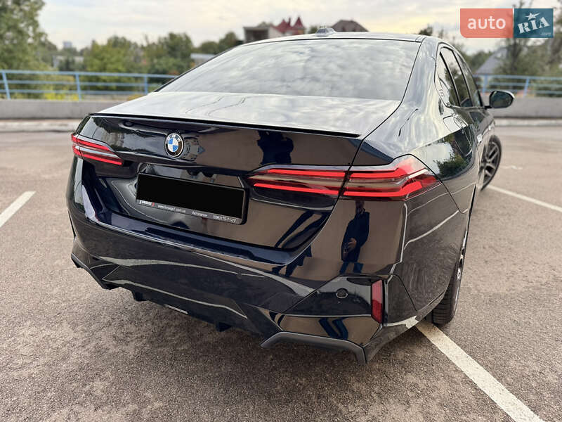 Седан BMW 5 Series 2023 в Киеве