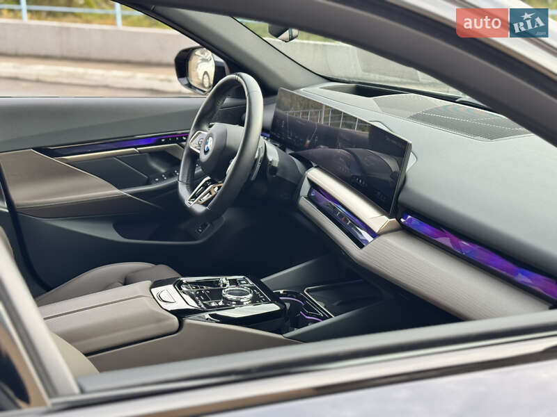 Седан BMW 5 Series 2023 в Киеве