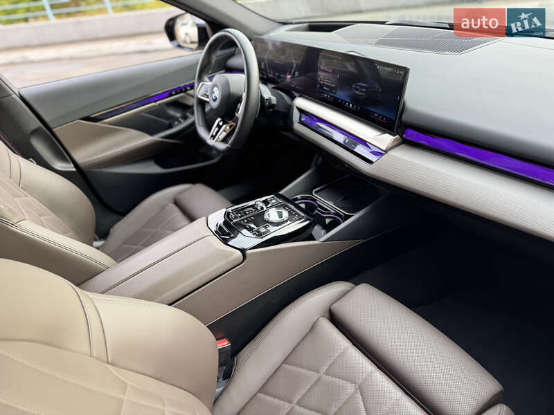 Седан BMW 5 Series 2023 в Киеве