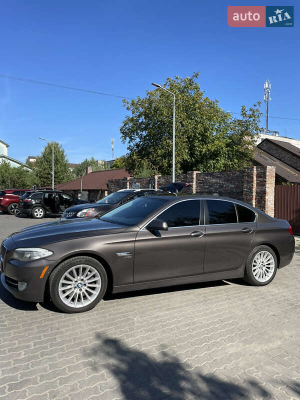 Седан BMW 5 Series 2010 в Львові