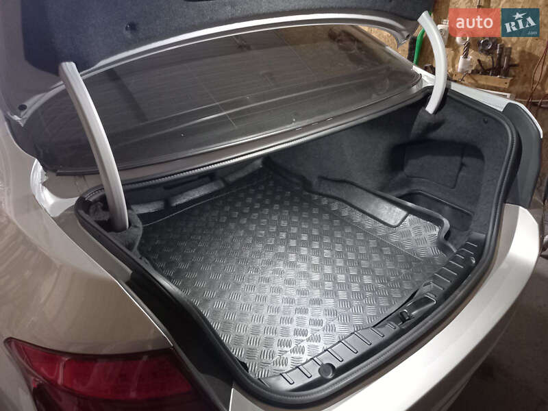 Седан BMW 5 Series 2012 в Днепре