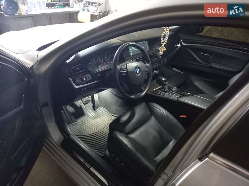 Седан BMW 5 Series 2012 в Днепре