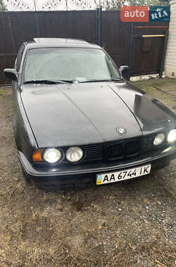 Седан BMW 5 Series 1989 в Киеве