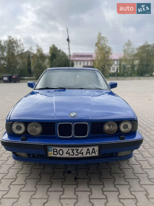 Седан BMW 5 Series 1990 в Черновцах