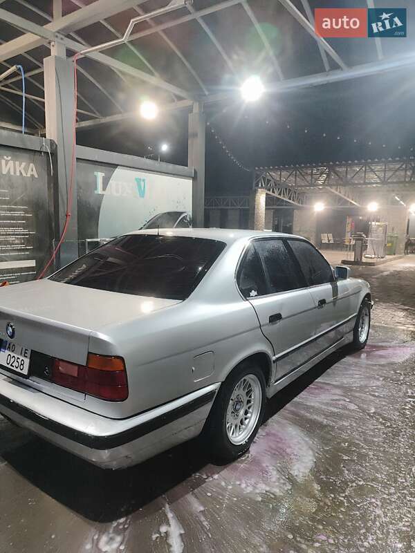Седан BMW 5 Series 1991 в Тячеве