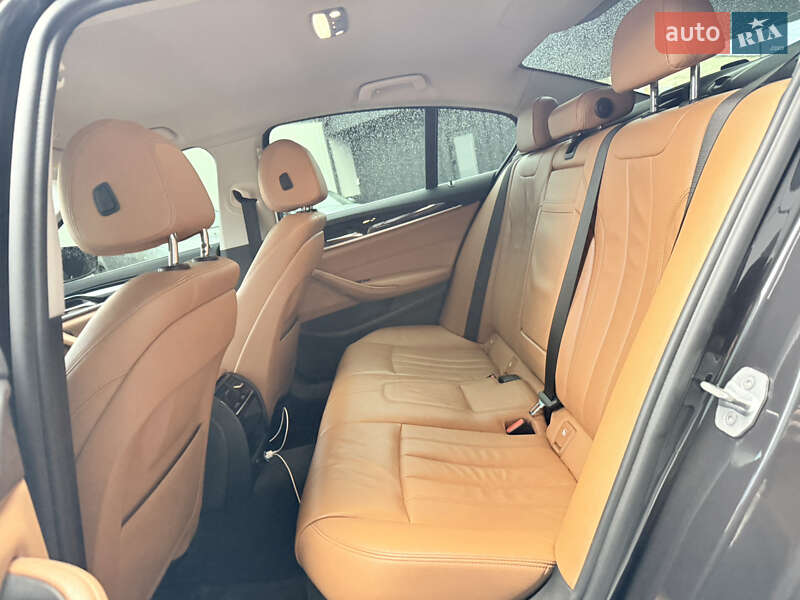 Седан BMW 5 Series 2017 в Ровно