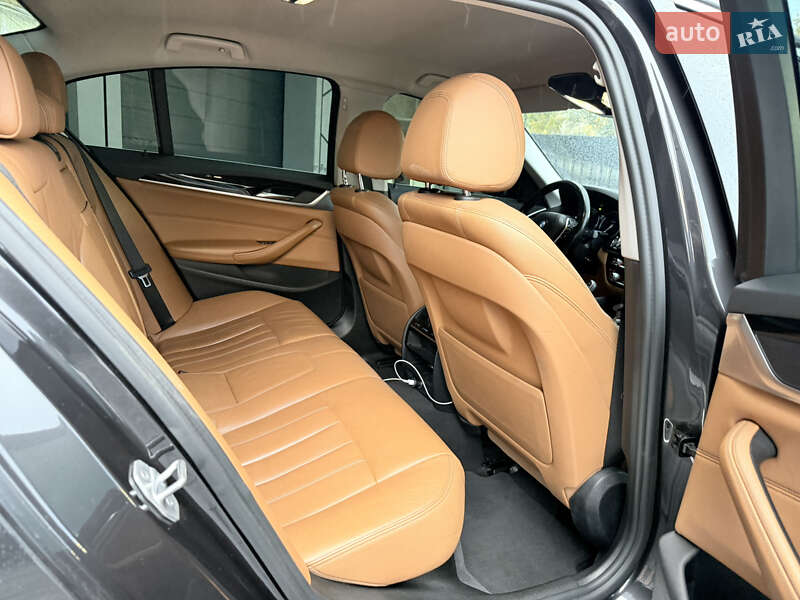 Седан BMW 5 Series 2017 в Ровно