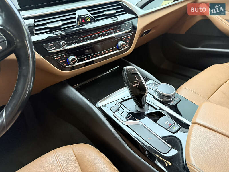 Седан BMW 5 Series 2017 в Ровно