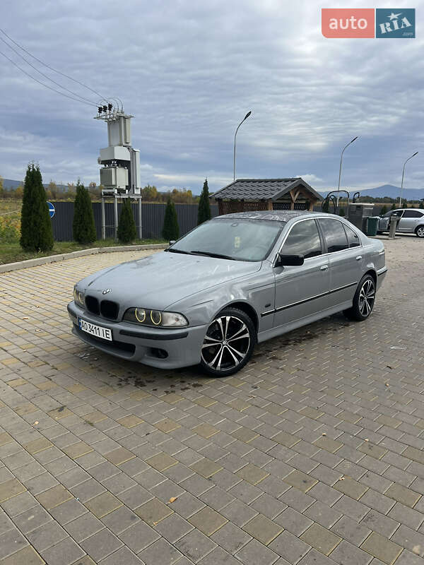 Седан BMW 5 Series 2000 в Иршаве