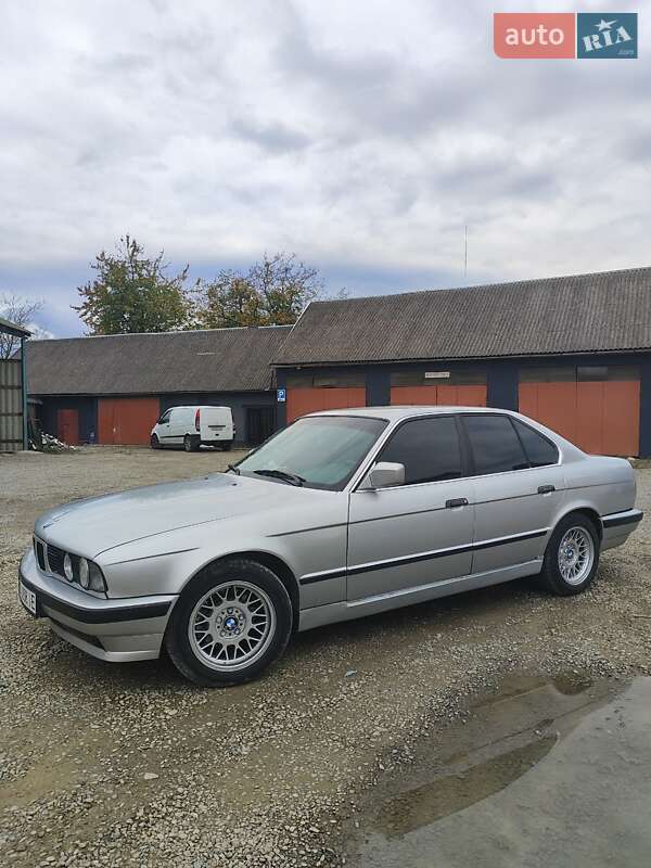 Седан BMW 5 Series 1991 в Тячеве