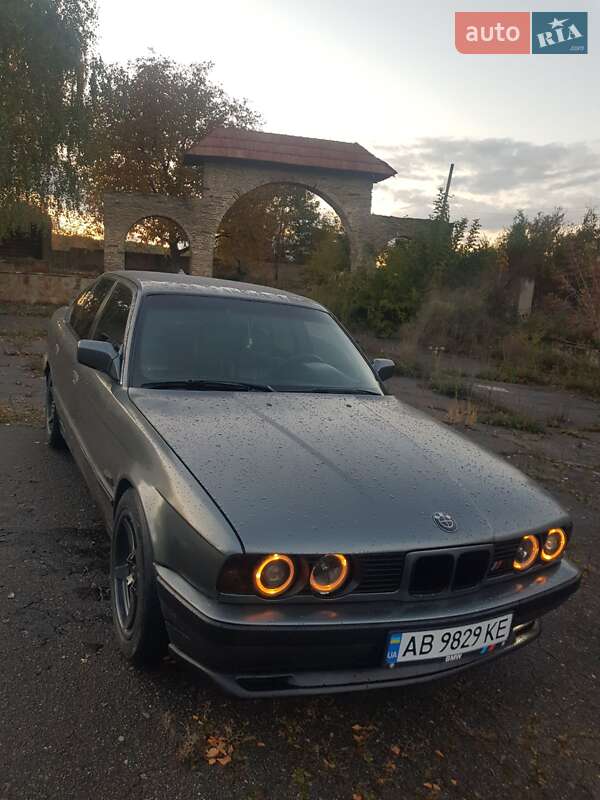 Седан BMW 5 Series 1990 в Сокирянах