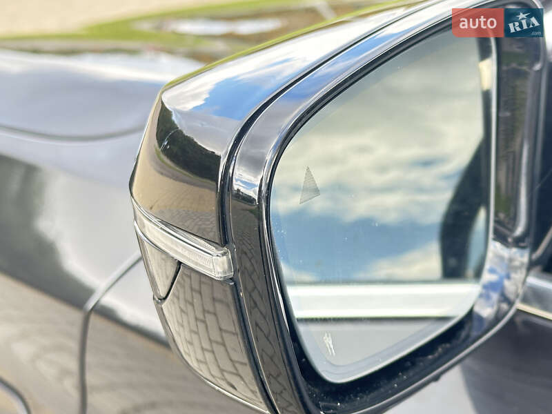 Седан BMW 5 Series 2018 в Львові