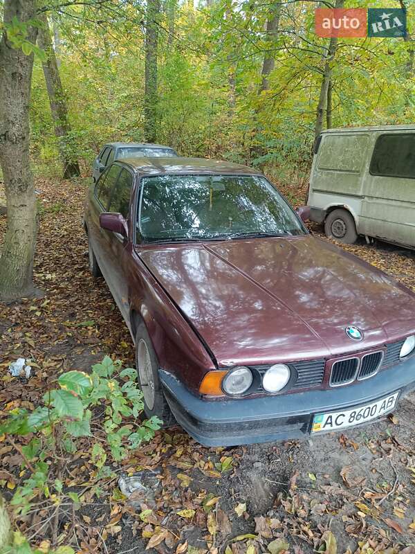 Седан BMW 5 Series 1989 в Голобах
