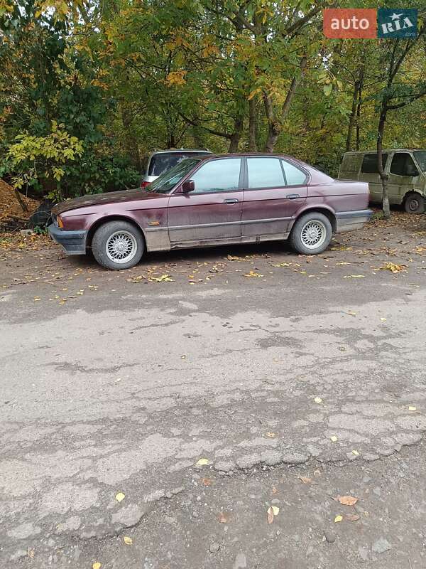 Седан BMW 5 Series 1989 в Голобах