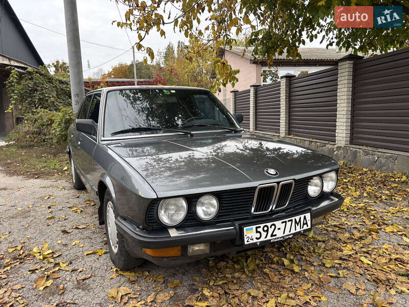 Седан BMW 5 Series 1986 в Знаменке