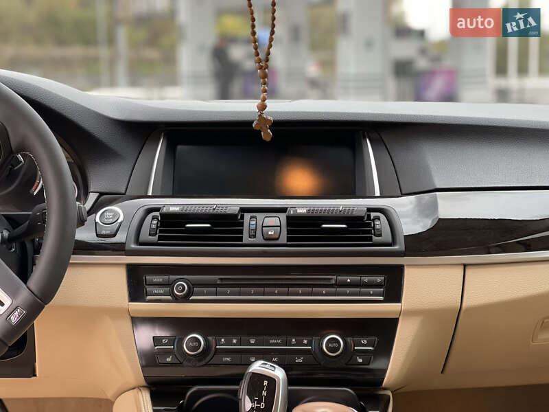 Седан BMW 5 Series 2013 в Львові