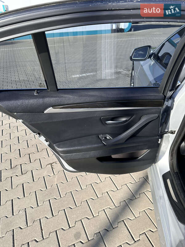 Седан BMW 5 Series 2013 в Чернівцях