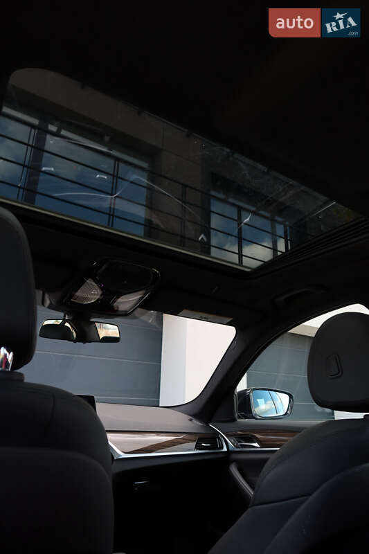 Седан BMW 5 Series 2018 в Черновцах