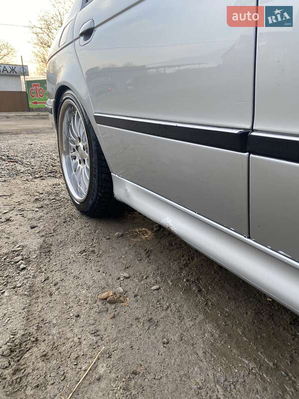 Седан BMW 5 Series 1999 в Черновцах