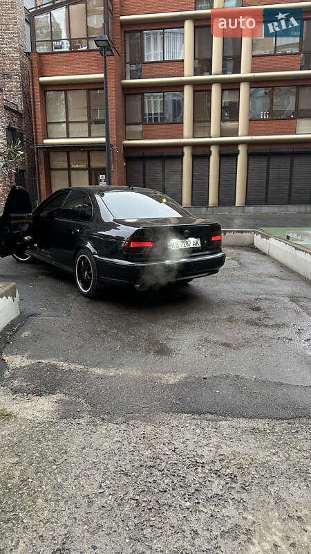 Седан BMW 5 Series 2000 в Днепре