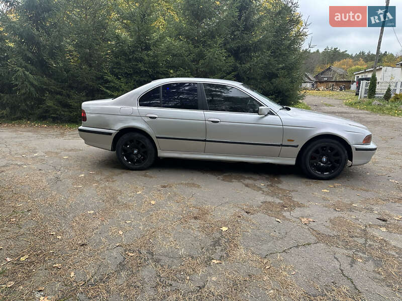 Седан BMW 5 Series 1998 в Сарнах