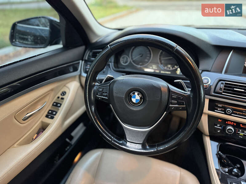 Седан BMW 5 Series 2016 в Новояворівську
