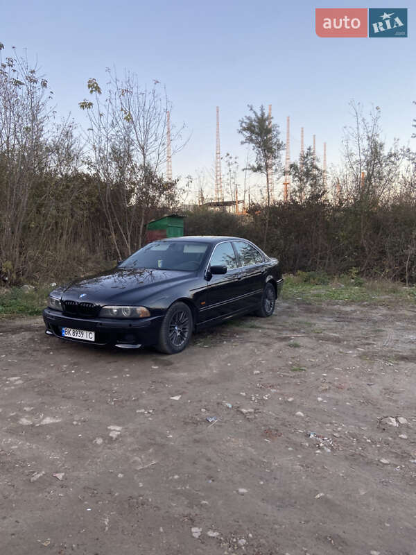 Седан BMW 5 Series 2002 в  фото Седан BMW 5 Series 2002 в