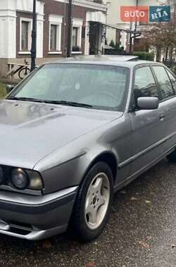 Седан BMW 5 Series 1990 в  фото 5 Седан BMW 5 Series 1990 в
