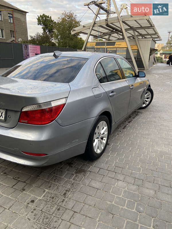 Седан BMW 5 Series 2004 в Измаиле