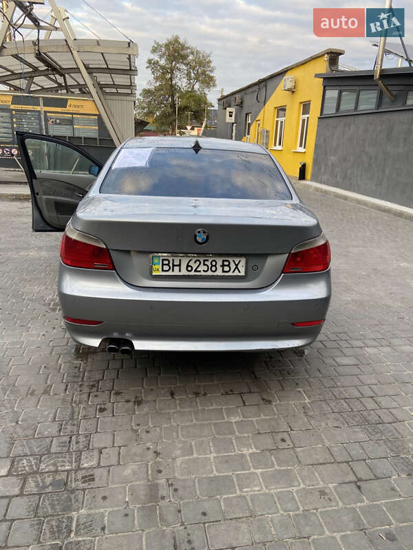 Седан BMW 5 Series 2004 в Измаиле