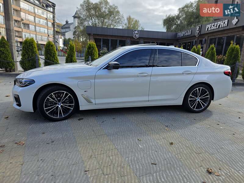 Седан BMW 5 Series 2022 в Львове