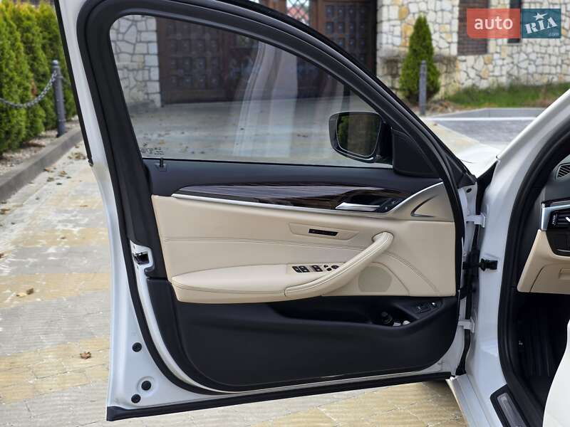 Седан BMW 5 Series 2022 в Львове