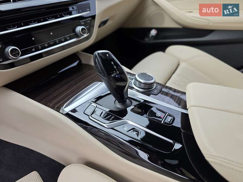 Седан BMW 5 Series 2022 в Львове