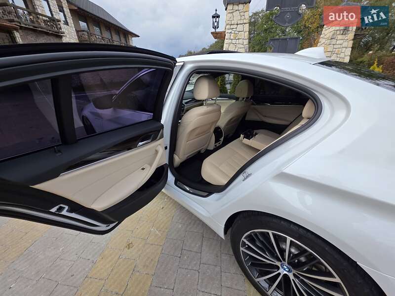 Седан BMW 5 Series 2022 в Львове