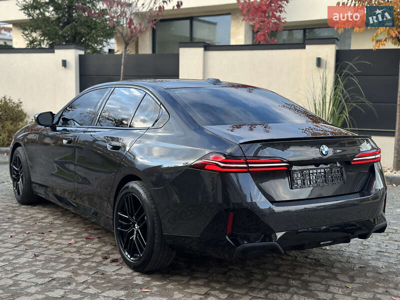 Седан BMW 5 Series 2024 в Львові
