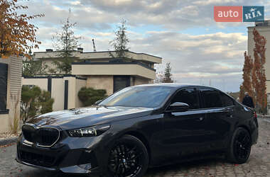 Седан BMW 5 Series 2024 в Львові