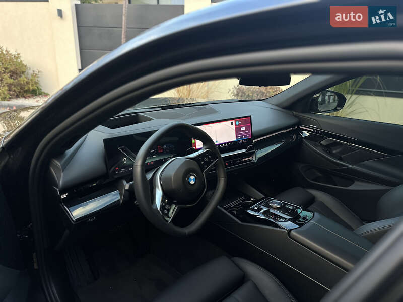 Седан BMW 5 Series 2024 в Львові