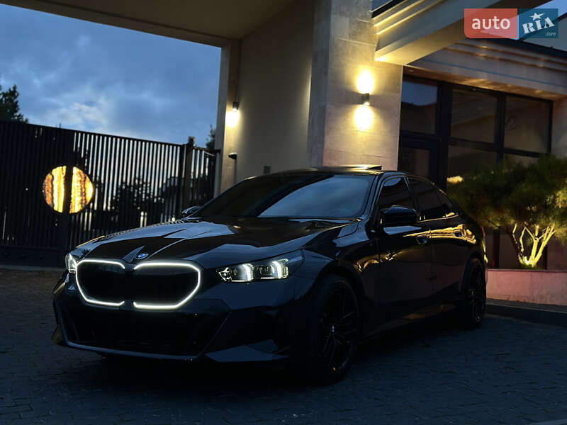 Седан BMW 5 Series 2024 в Львові