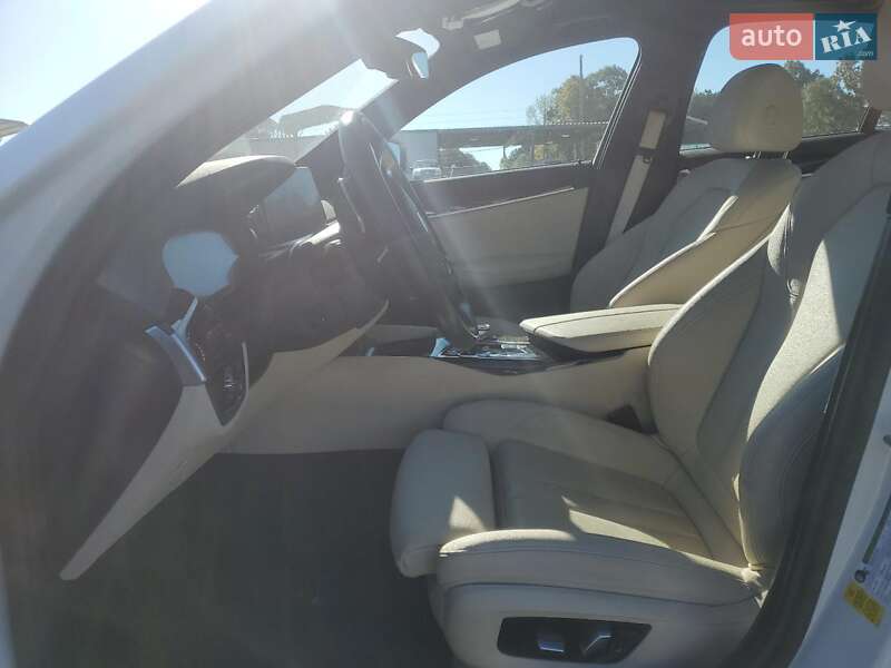 Седан BMW 5 Series 2019 в Львові