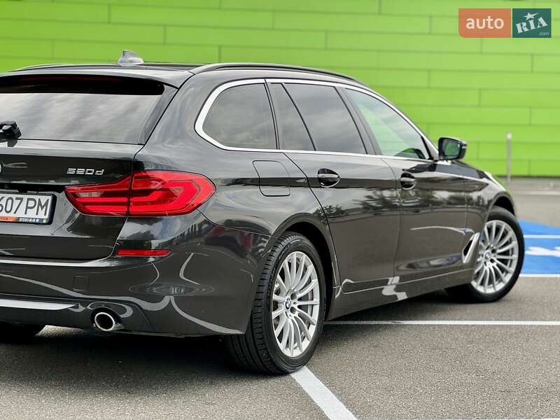 Універсал BMW 5 Series 2017 в Києві фото 16 Універсал BMW 5 Series 2017 в Києві