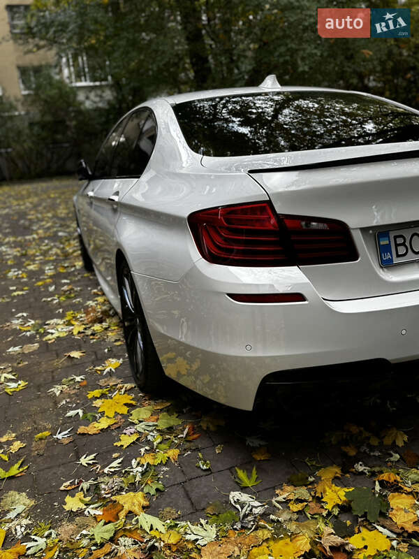 Седан BMW 5 Series 2015 в Львові