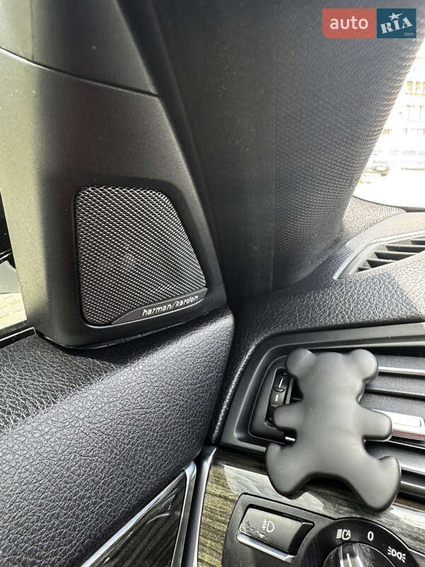 Седан BMW 5 Series 2015 в Львові