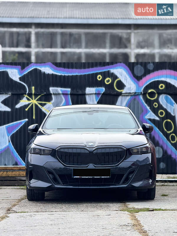 Седан BMW 5 Series 2023 в Киеве