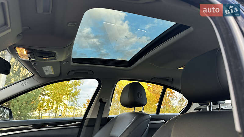 Седан BMW 5 Series 2015 в Ковелі