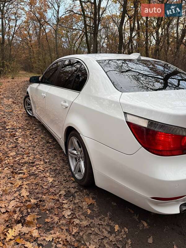 Седан BMW 5 Series 2004 в Новомосковске