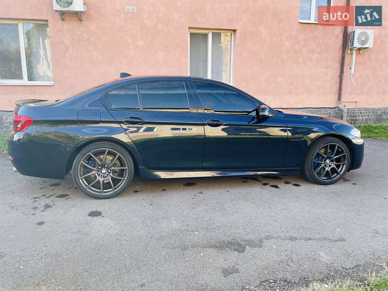 Седан BMW 5 Series 2015 в Ужгороде