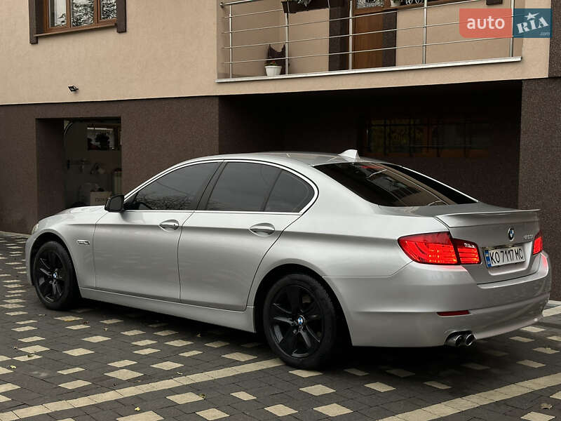 Седан BMW 5 Series 2012 в Сваляве