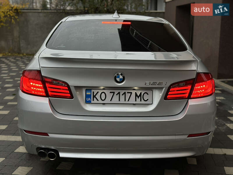 Седан BMW 5 Series 2012 в Сваляве