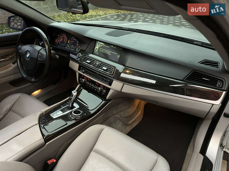 Седан BMW 5 Series 2012 в Сваляве
