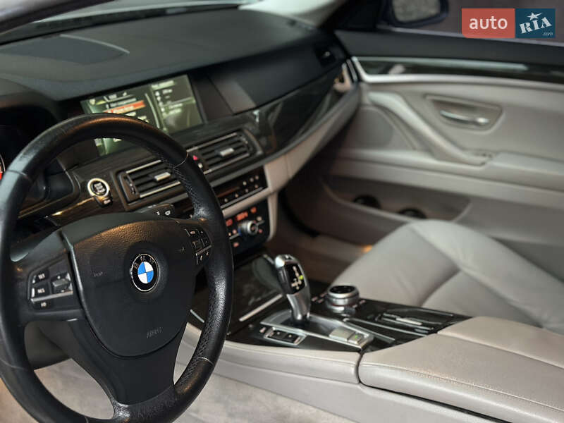 Седан BMW 5 Series 2012 в Сваляве